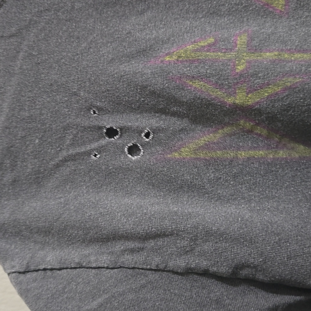 Def Leppard Distressed Tee - Picture 4 of 6